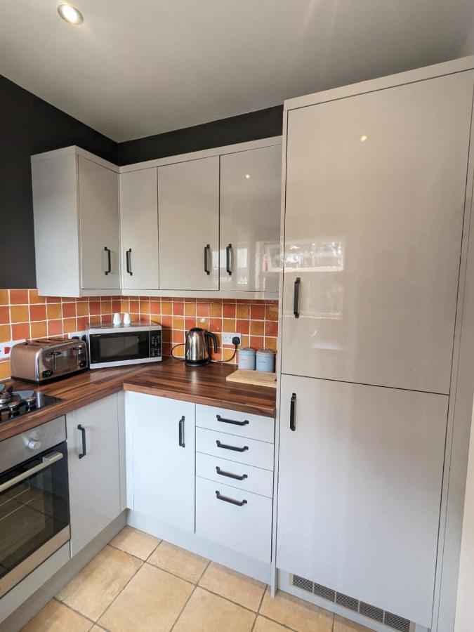 Stylish Modern Apartment, Free Secure Parking Allesley Exterior photo