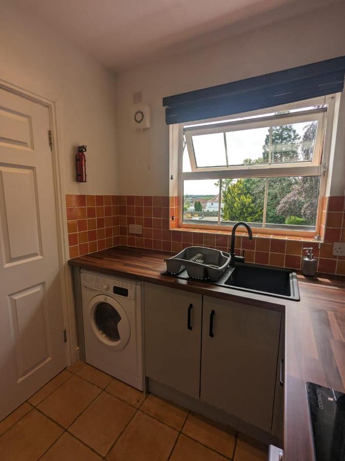 Stylish Modern Apartment, Free Secure Parking Allesley Exterior photo