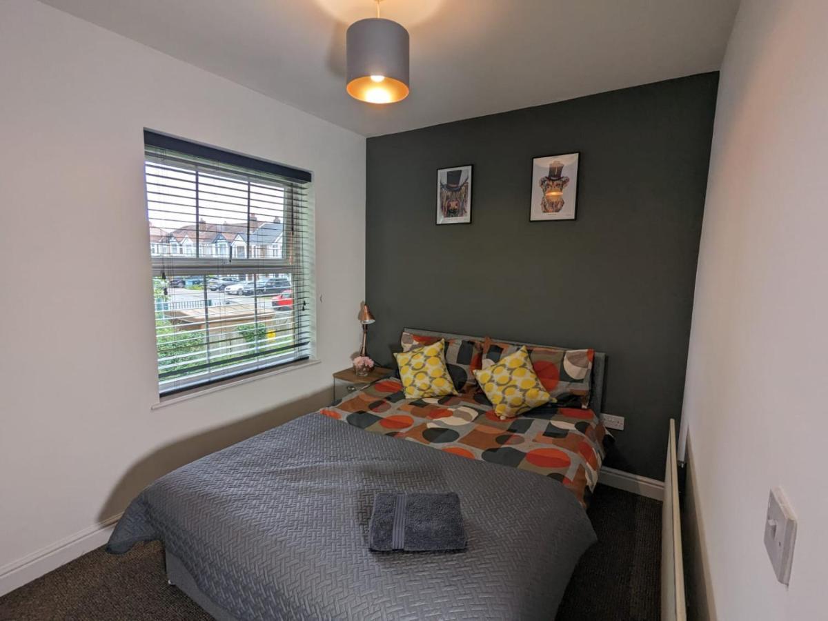 Stylish Modern Apartment, Free Secure Parking Allesley Exterior photo